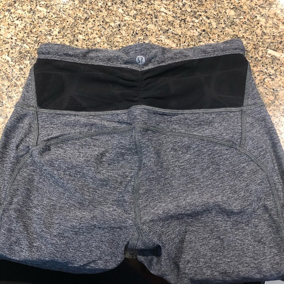 Lululemon crop leggings with mesh detail - Picture 5 of 9